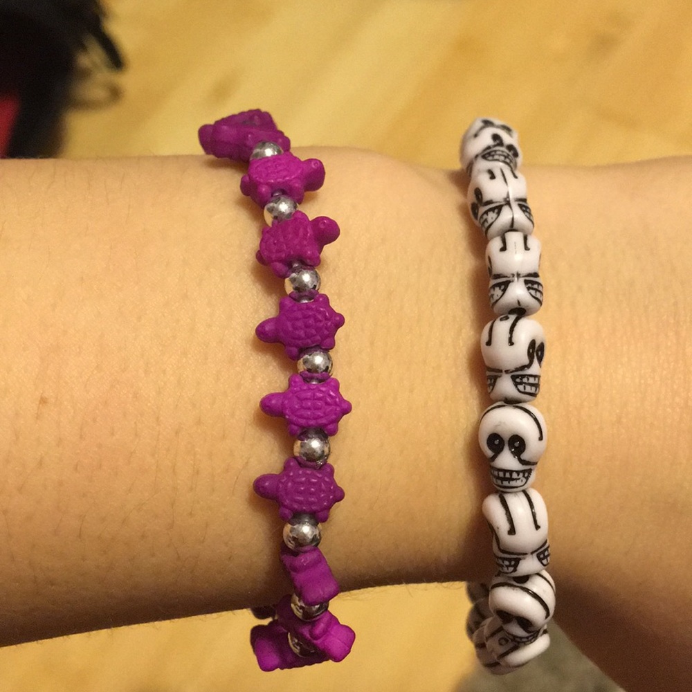 Pair of elastic bracelets